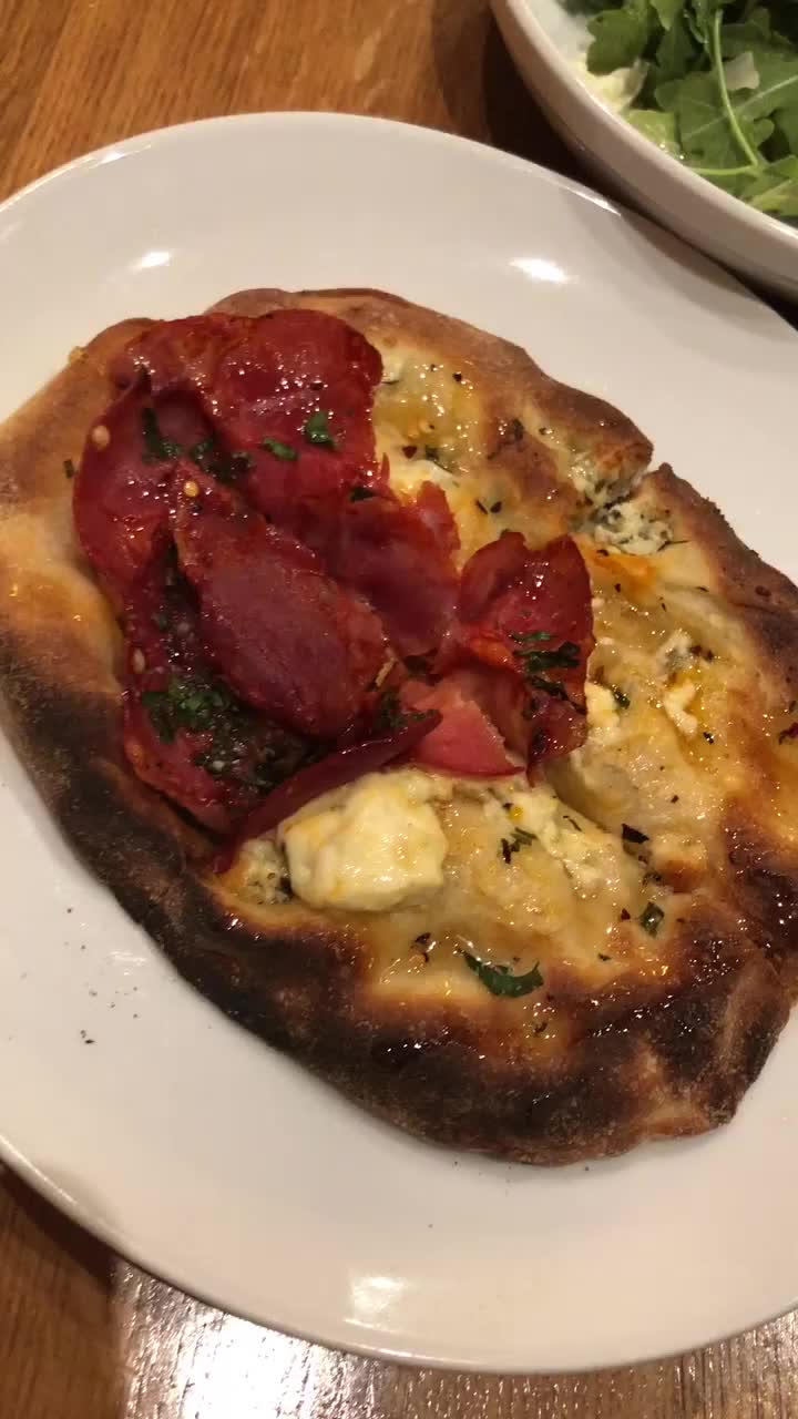 Video review of California Pizza Kitchen