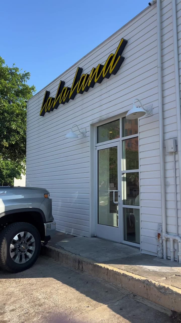 Video review of La La Land Kind Cafe