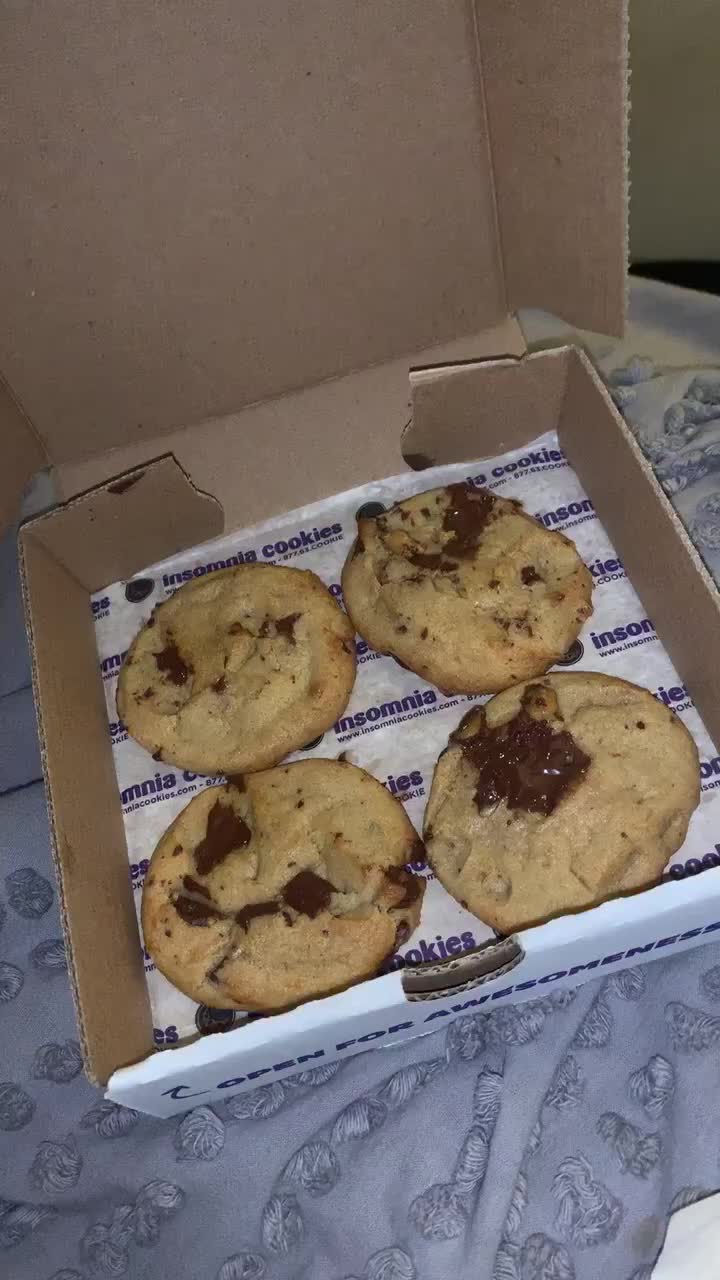 Video review of Insomnia Cookies