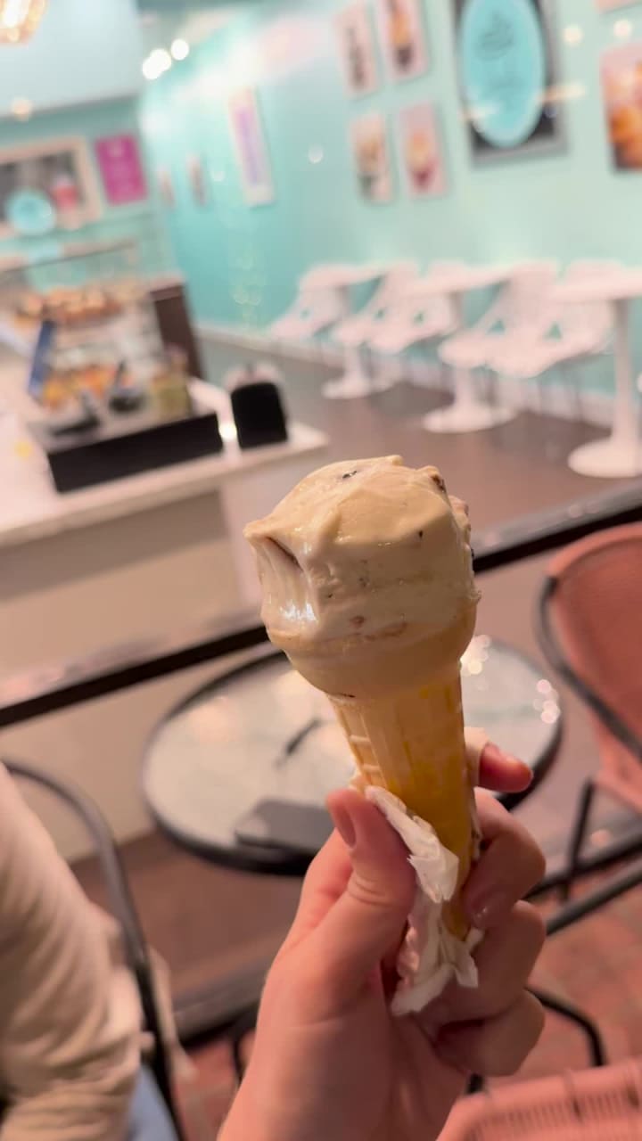 Video review of Grace and Shelly's Cupcakes