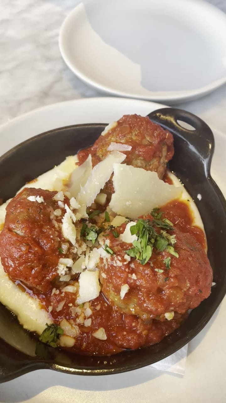 Video review of North Italia