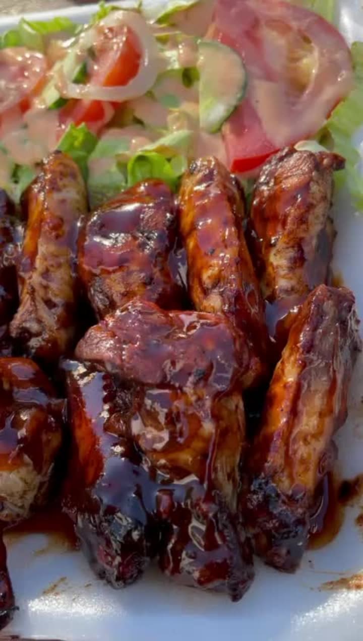 Video review of Horse & River