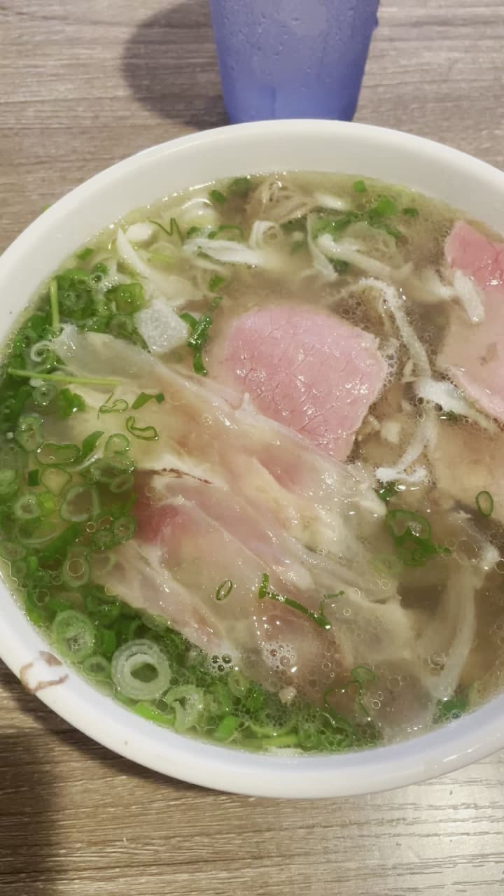 Video review of Phở Hòa