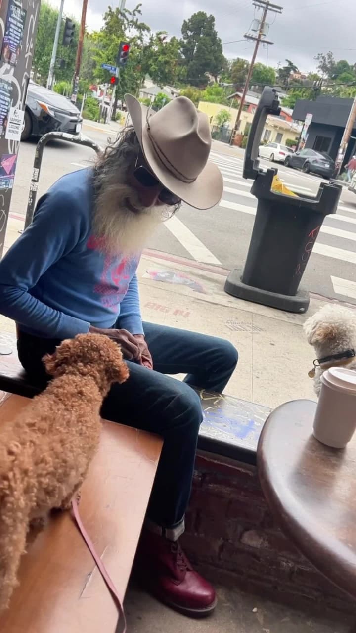 Video review of La Colombe