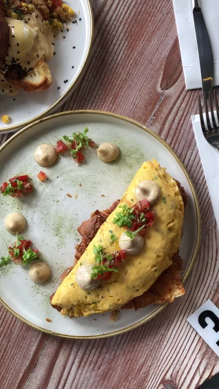 Video review of Auvers Cafe