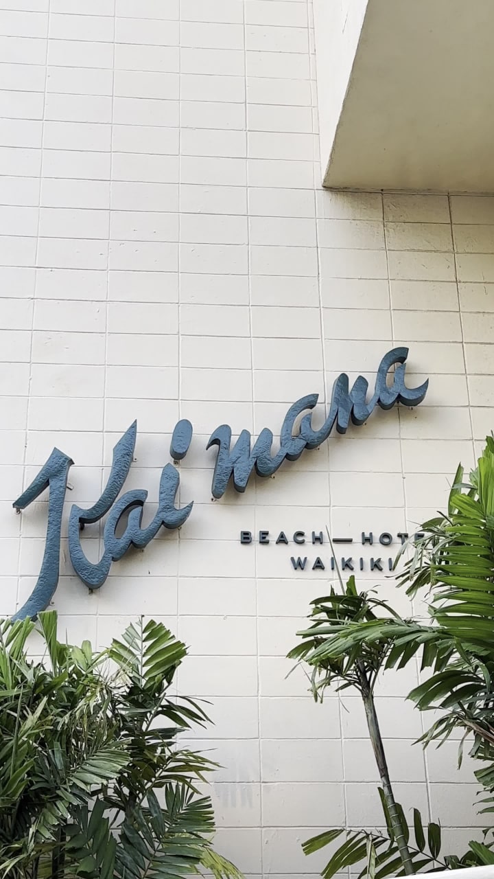 Hau Tree Lanai Restaurant