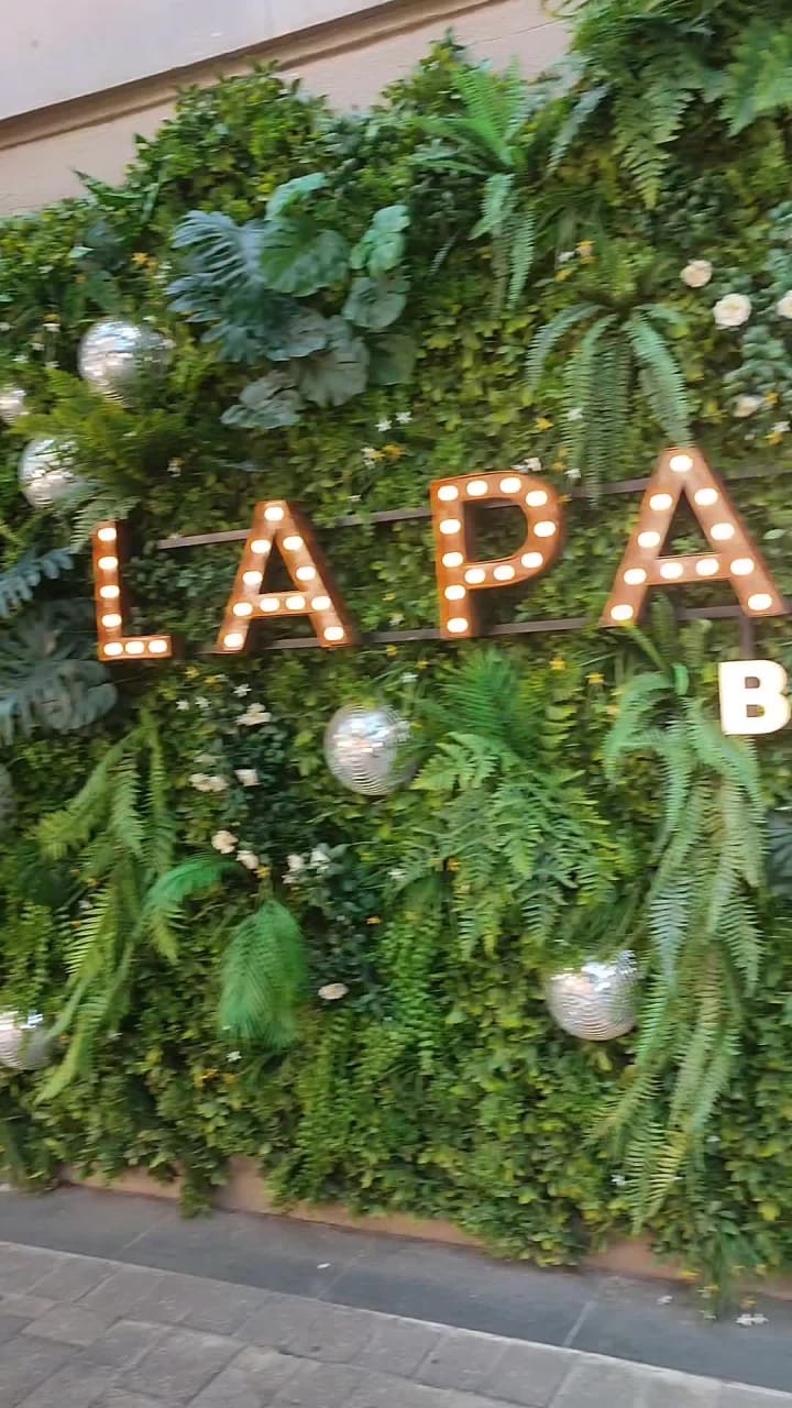 Nelson Mandela Square - 151 Grosvenor Rd