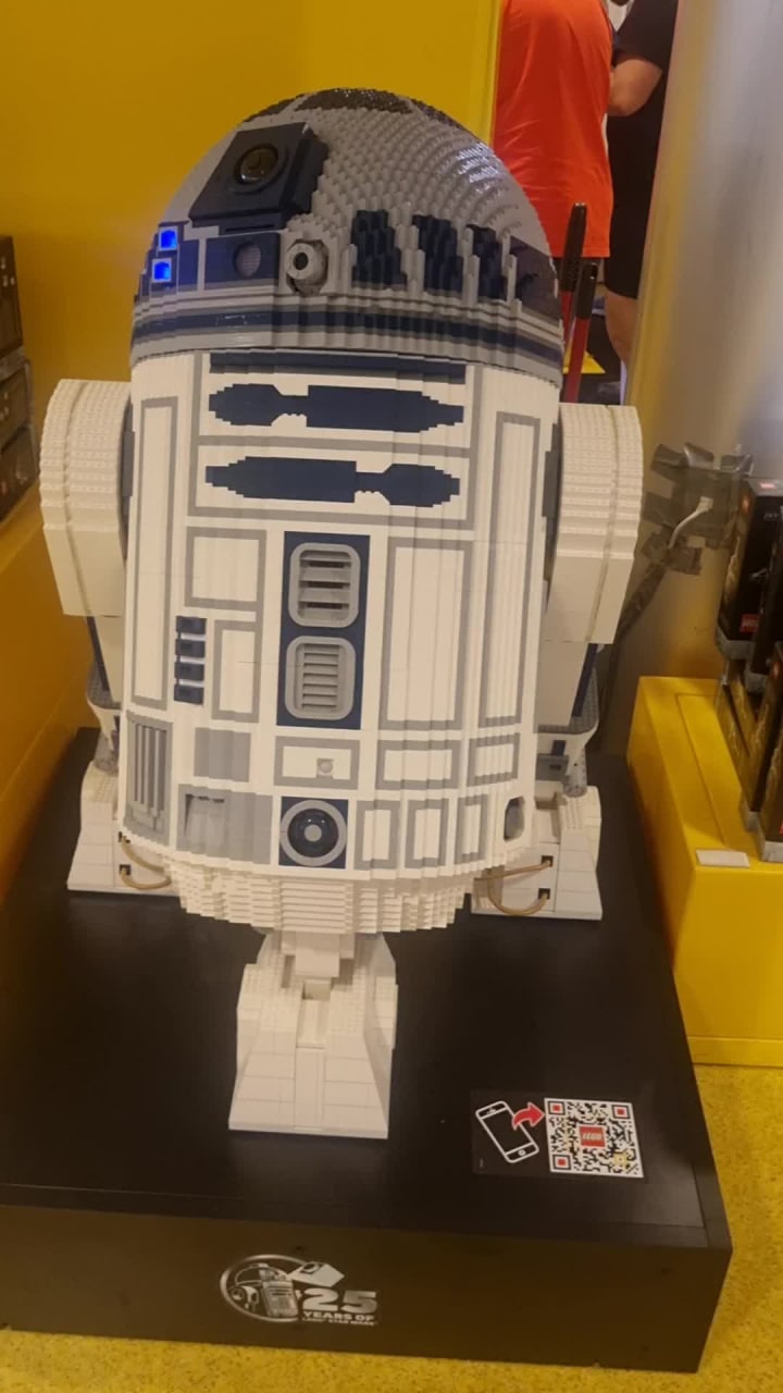 Video review of The LEGO Store