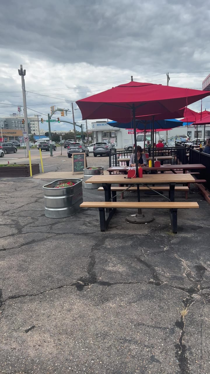 Video review of Boulevard Burger and Brew