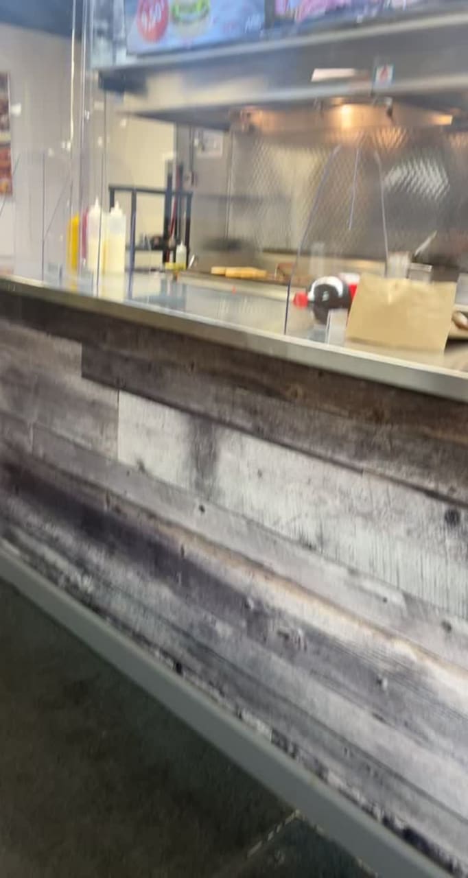 La Belle & La Boeuf - Burger Bar - Brossard DIX30