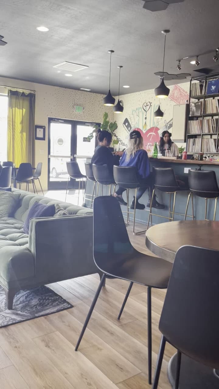 Stylus Wine & Vinyl Bar