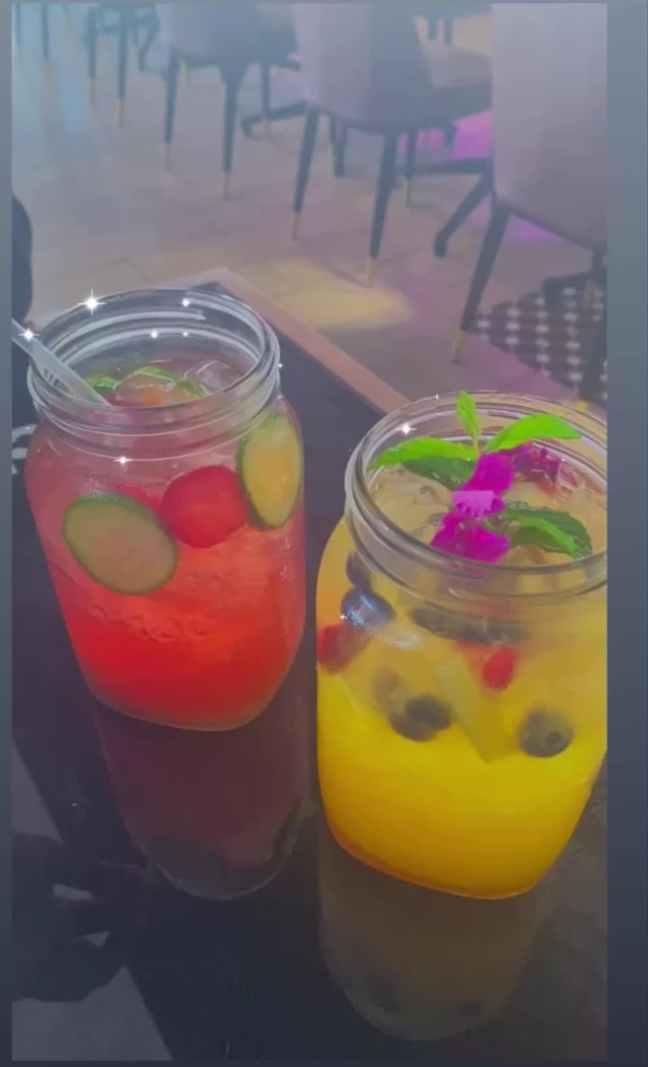 Black Lounge - Restaurant And Cocktail Lounge