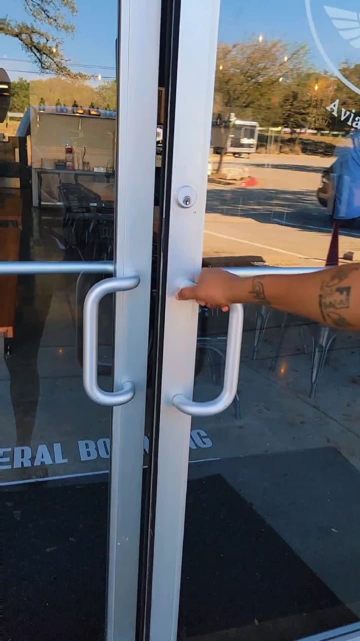 Aviator Pizza & Drafthouse