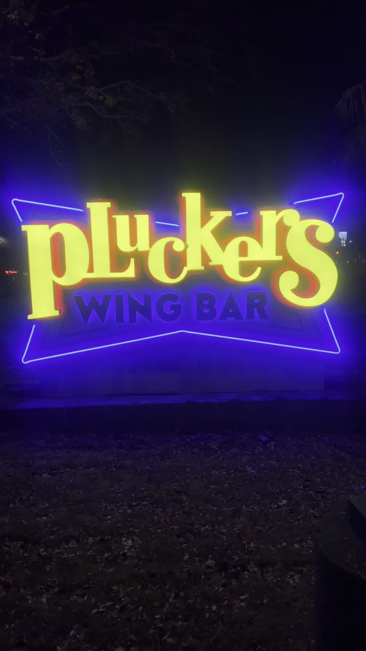 Pluckers Wing Bar