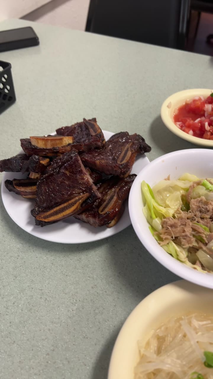 Video review of Helena's Hawaiian Food