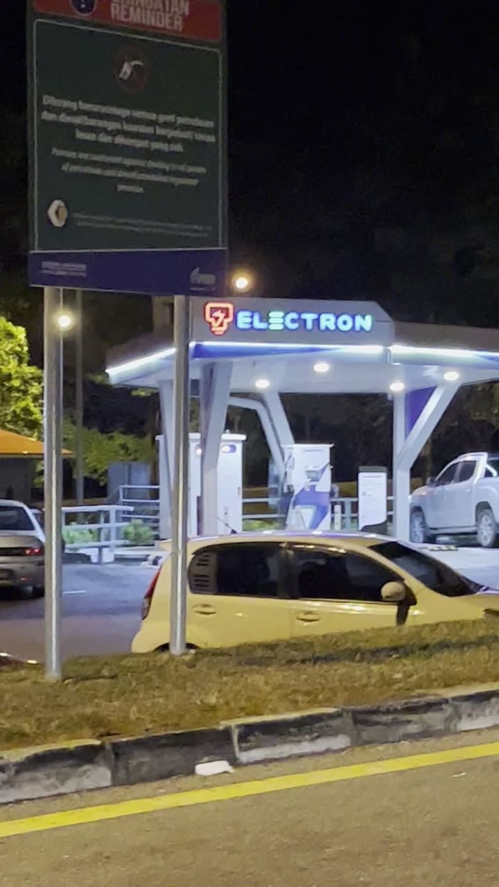 Bhpetrol Ipoh - lumut Highway ( Batu Gajah, Perak )