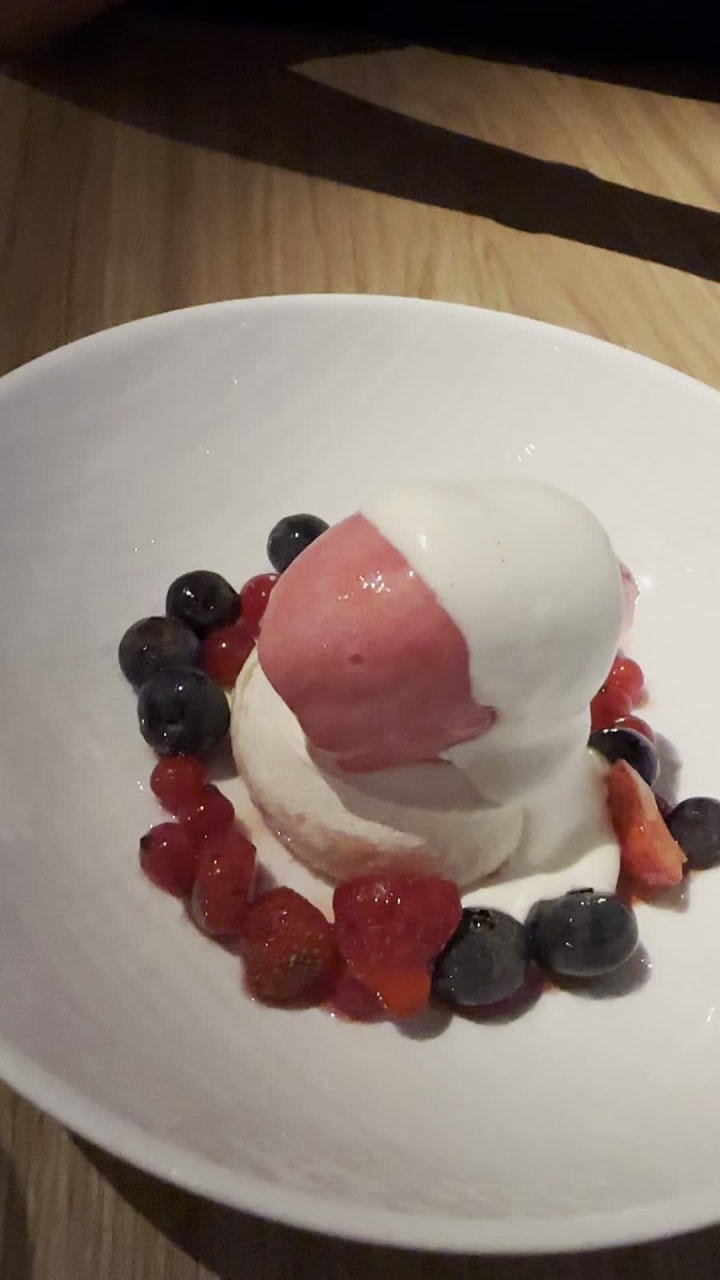 Video review of The Bar Room at The Modern