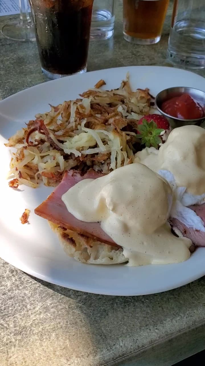 Video review of Plank's Tavern on the Water