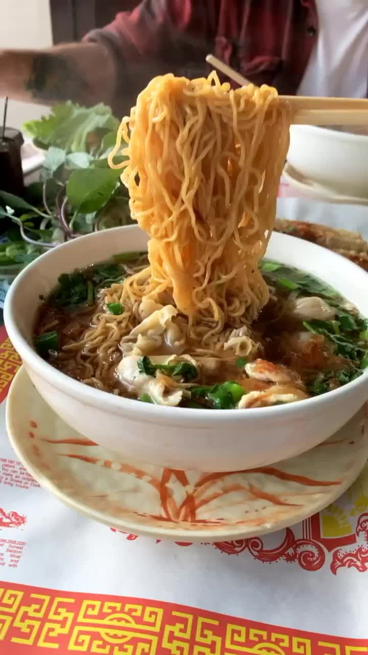 Video review of Pho Ha Noi