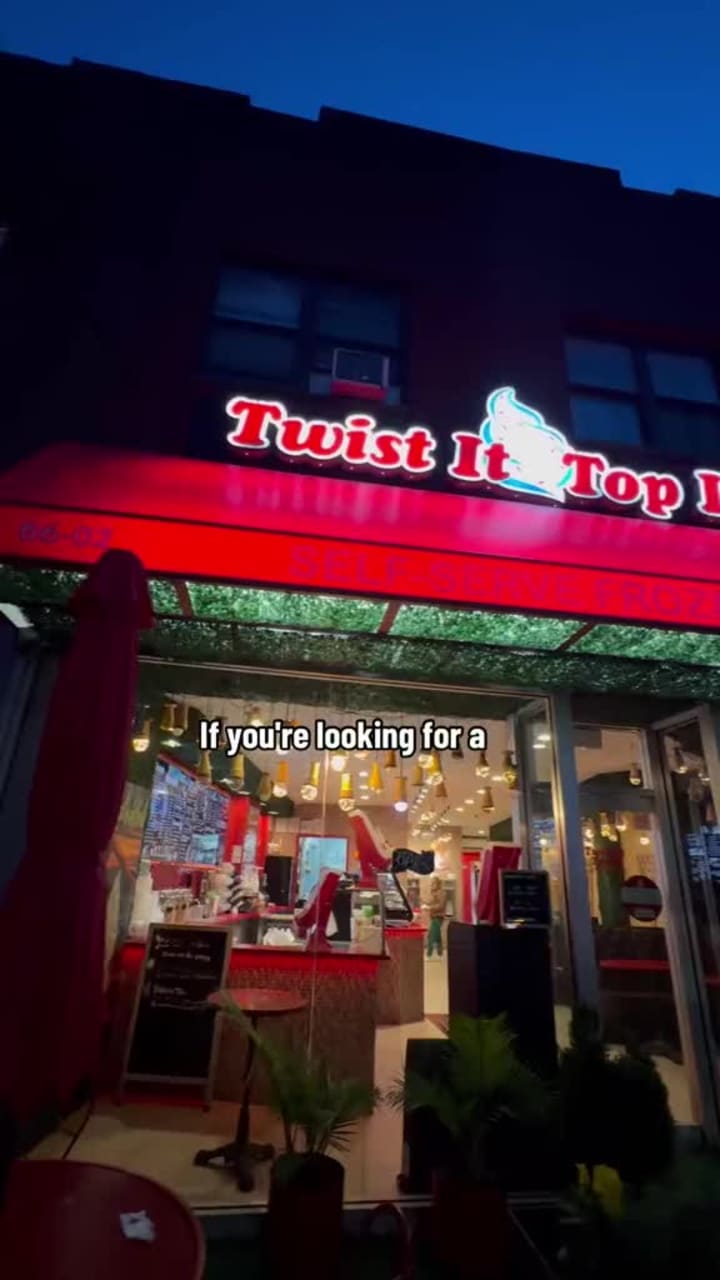 Twist It Top It Frozen Yogurt & Cafe