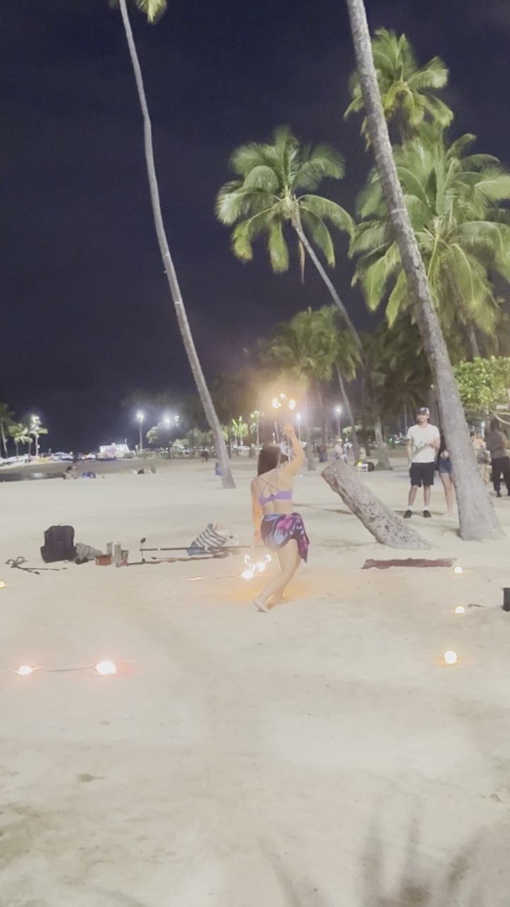 Video review of Duke Kahanamoku Beach