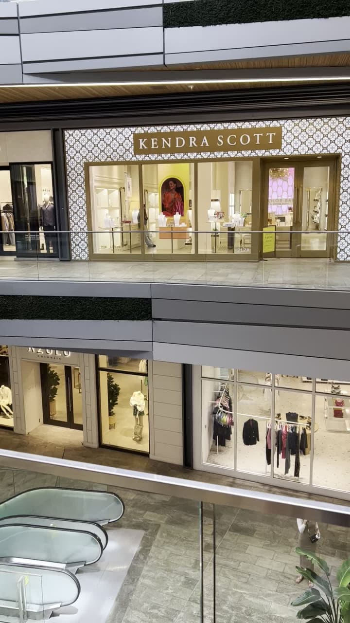 Video review of Apple Brickell City Centre