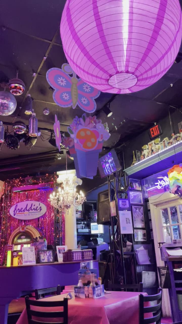 Freddie's Beach Bar & Restaurant