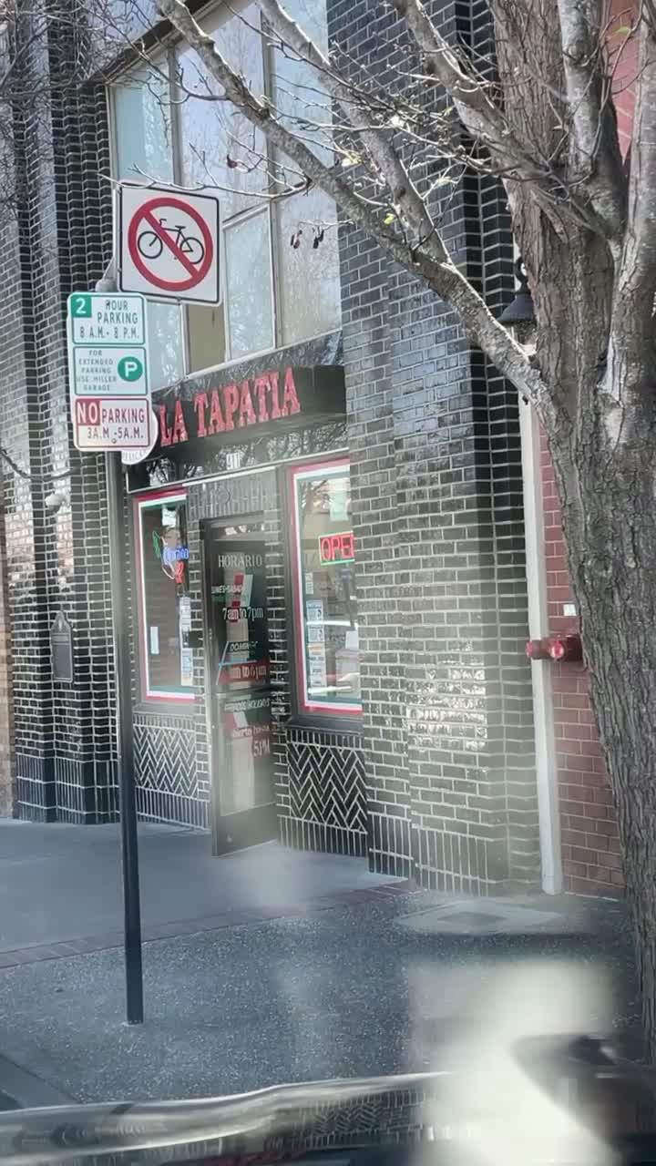 La Tapatia Mexicatessen