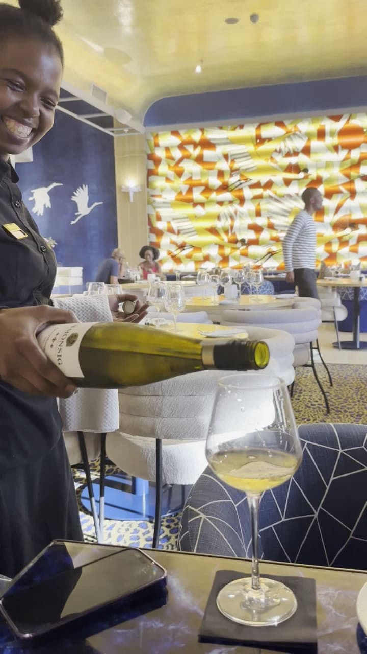  Crane & Feathers Restaurant