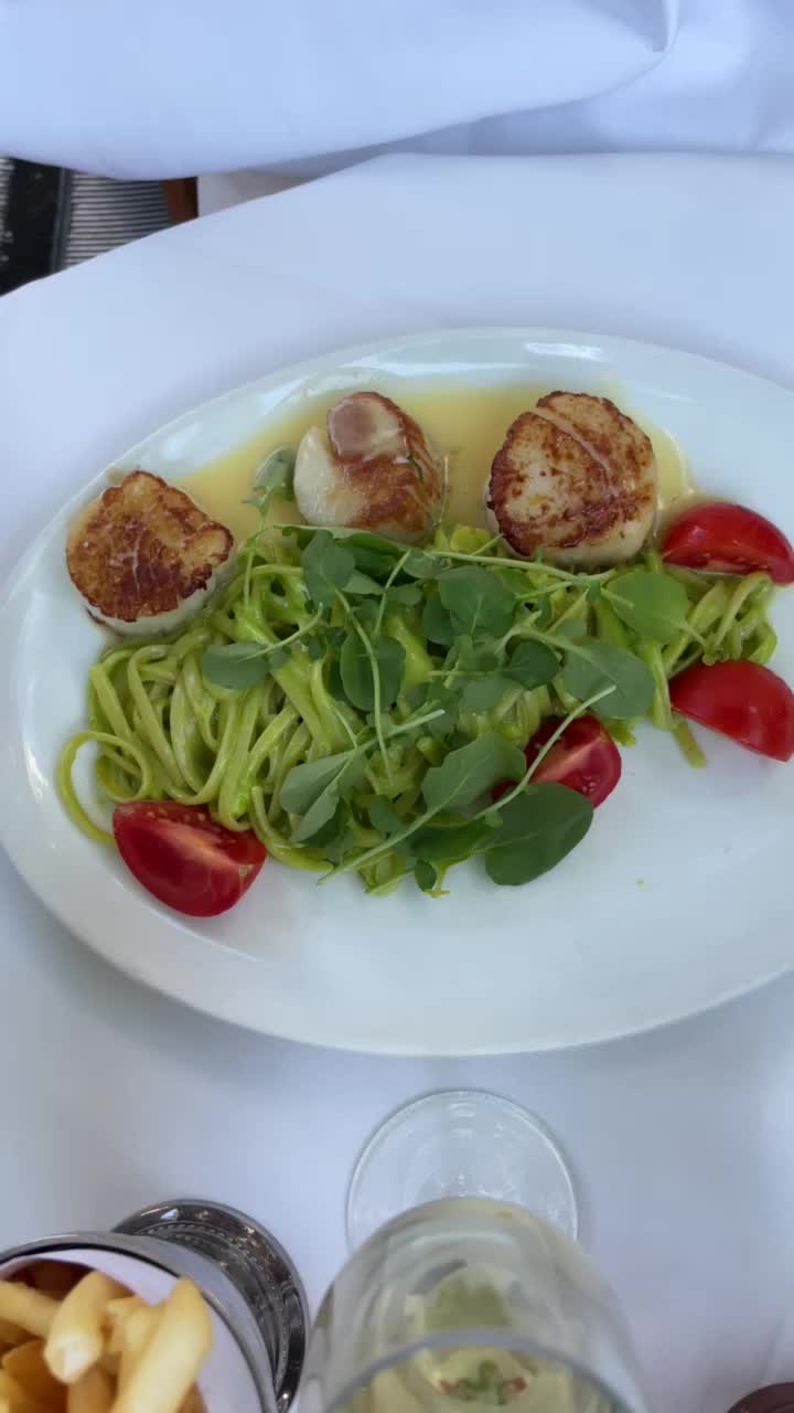 Video review of Le Bilboquet