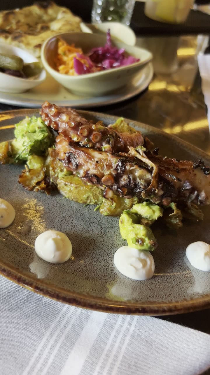 Esh Modern Mediterranean