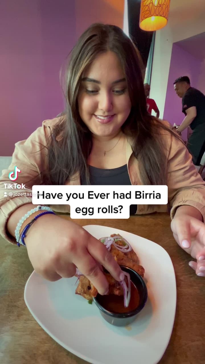 Molli Restaurant & Lounge