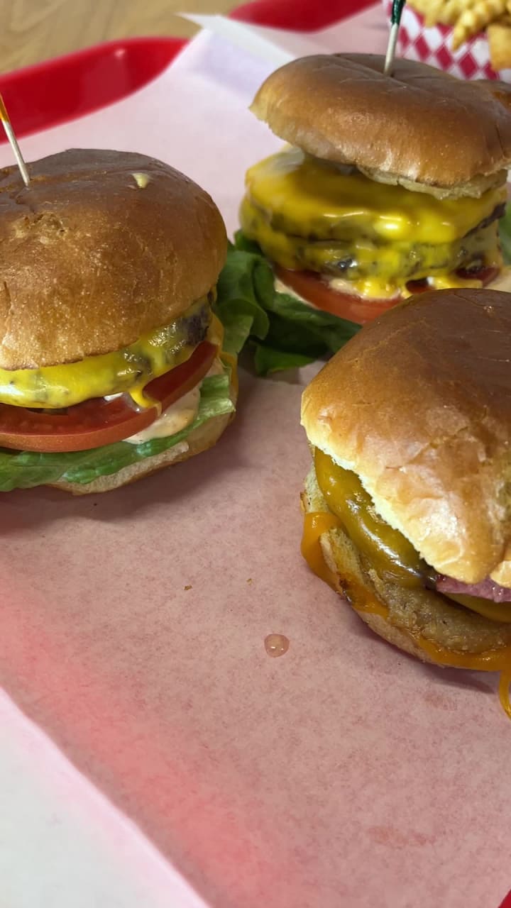 Video review of ini.Burger