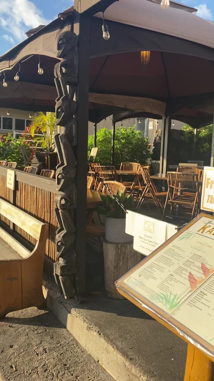 Umekes Fish Market Bar & Grill