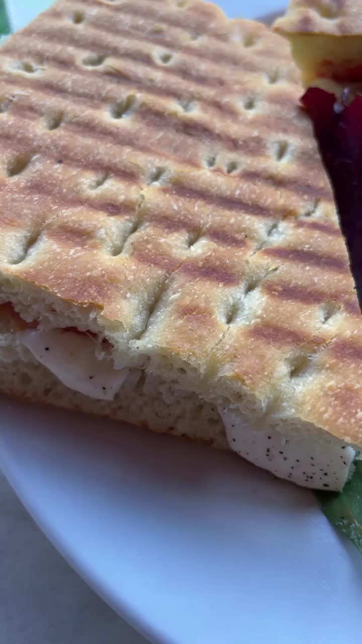 Video review of Caffé Greco