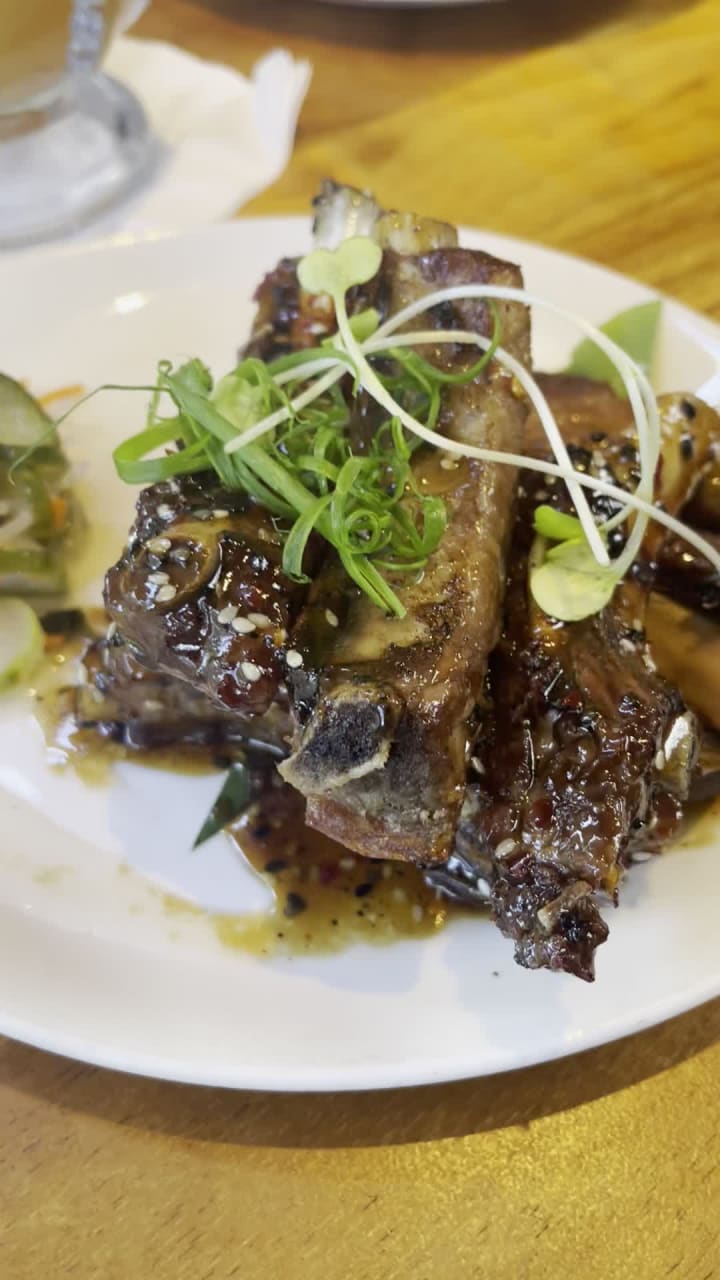 Video review of Keoki's Paradise