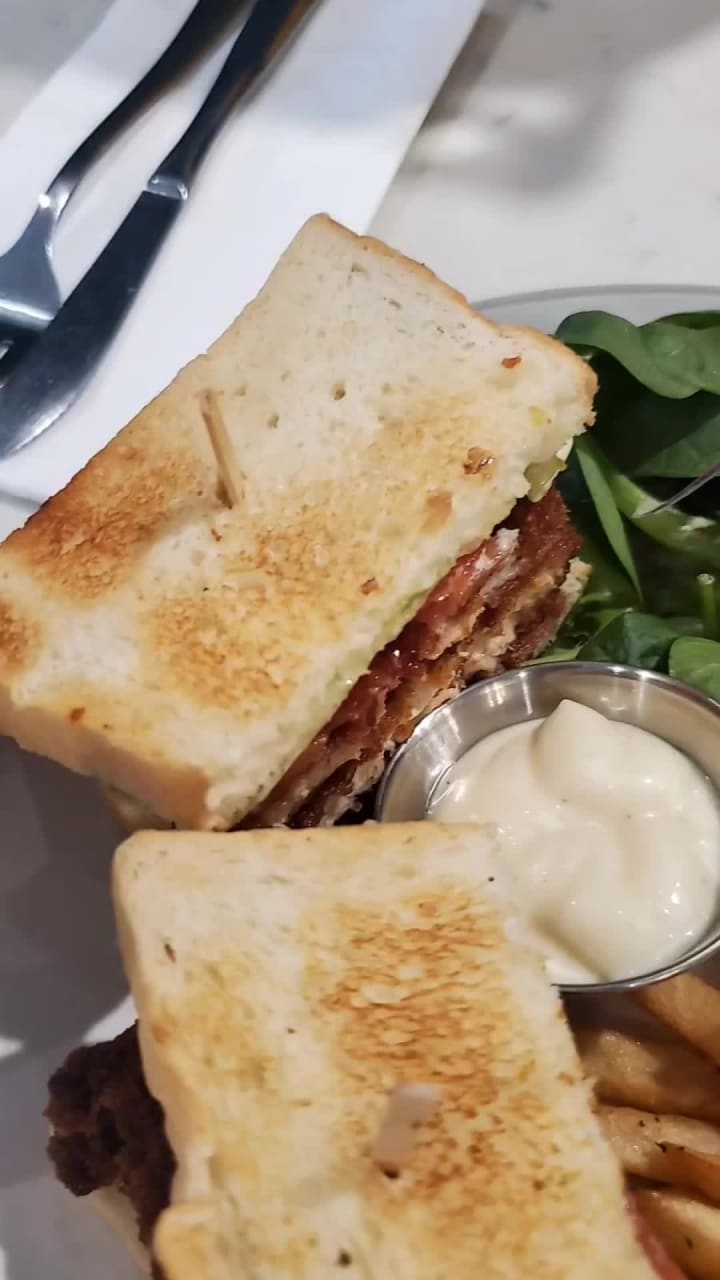 Video review of Sisters & Co