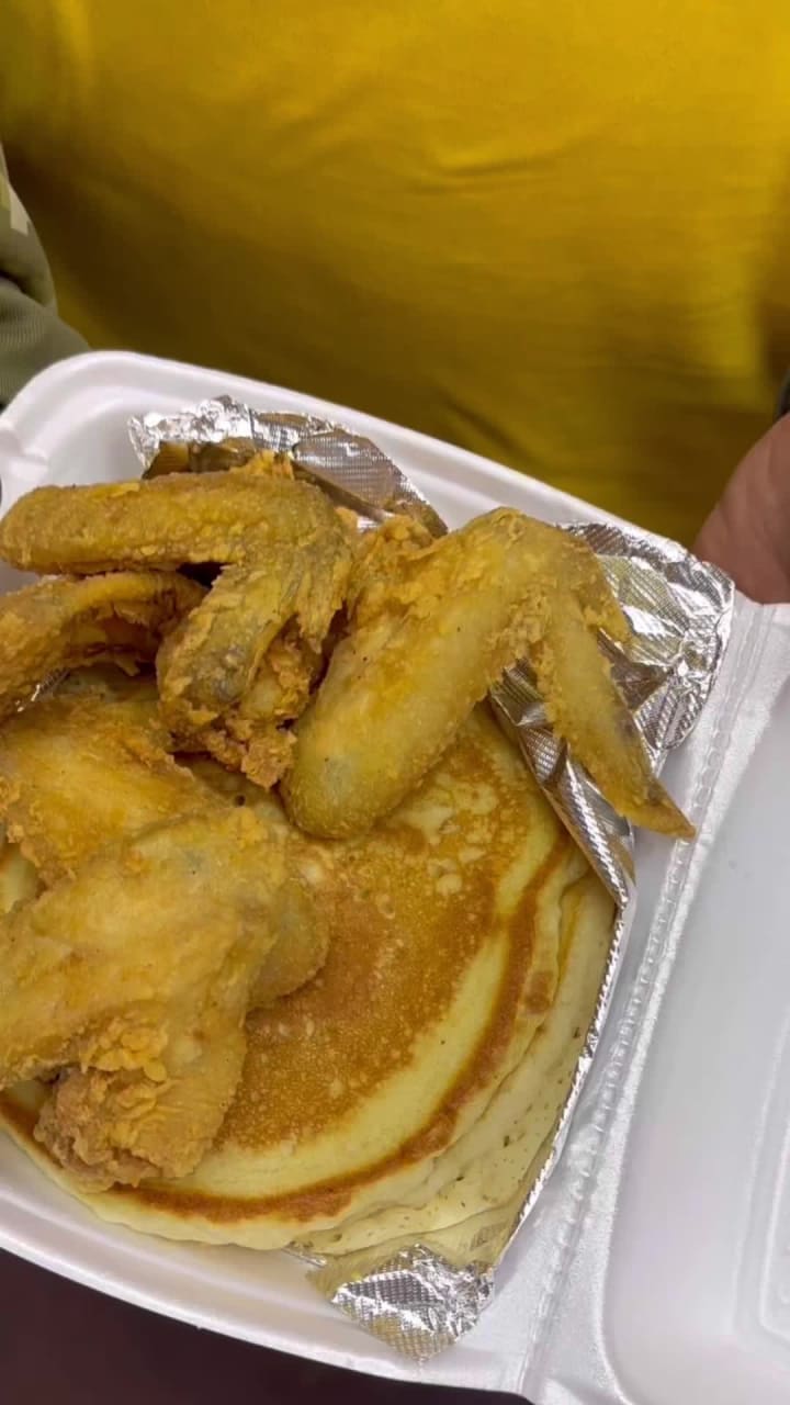 Big Daddy's Convenience Store and Fried Chicken