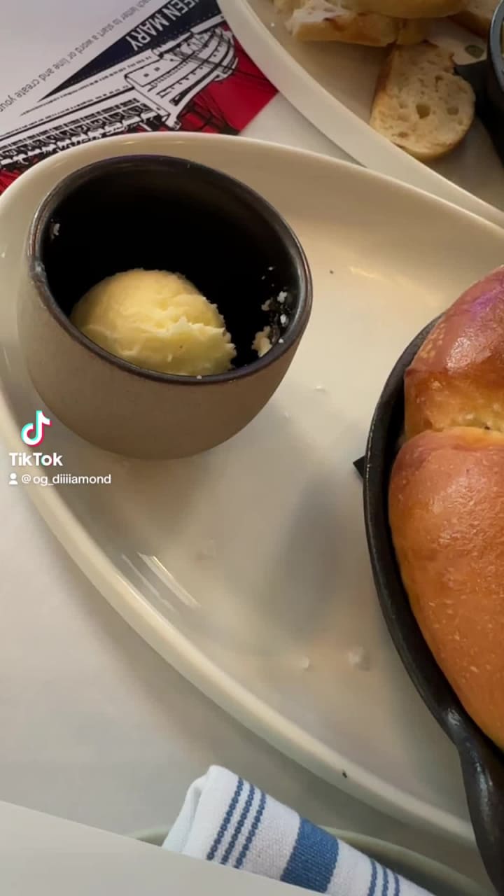 Video review of Chelsea Chowder House and Bar