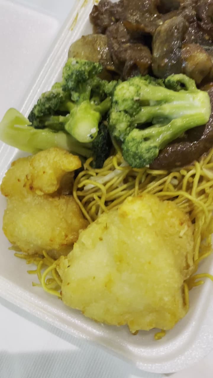 Video review of Ruby Thai (First Canadian Place)