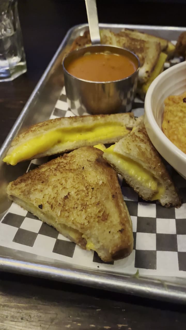 La Belle & La Boeuf - Burger Bar - Gatineau