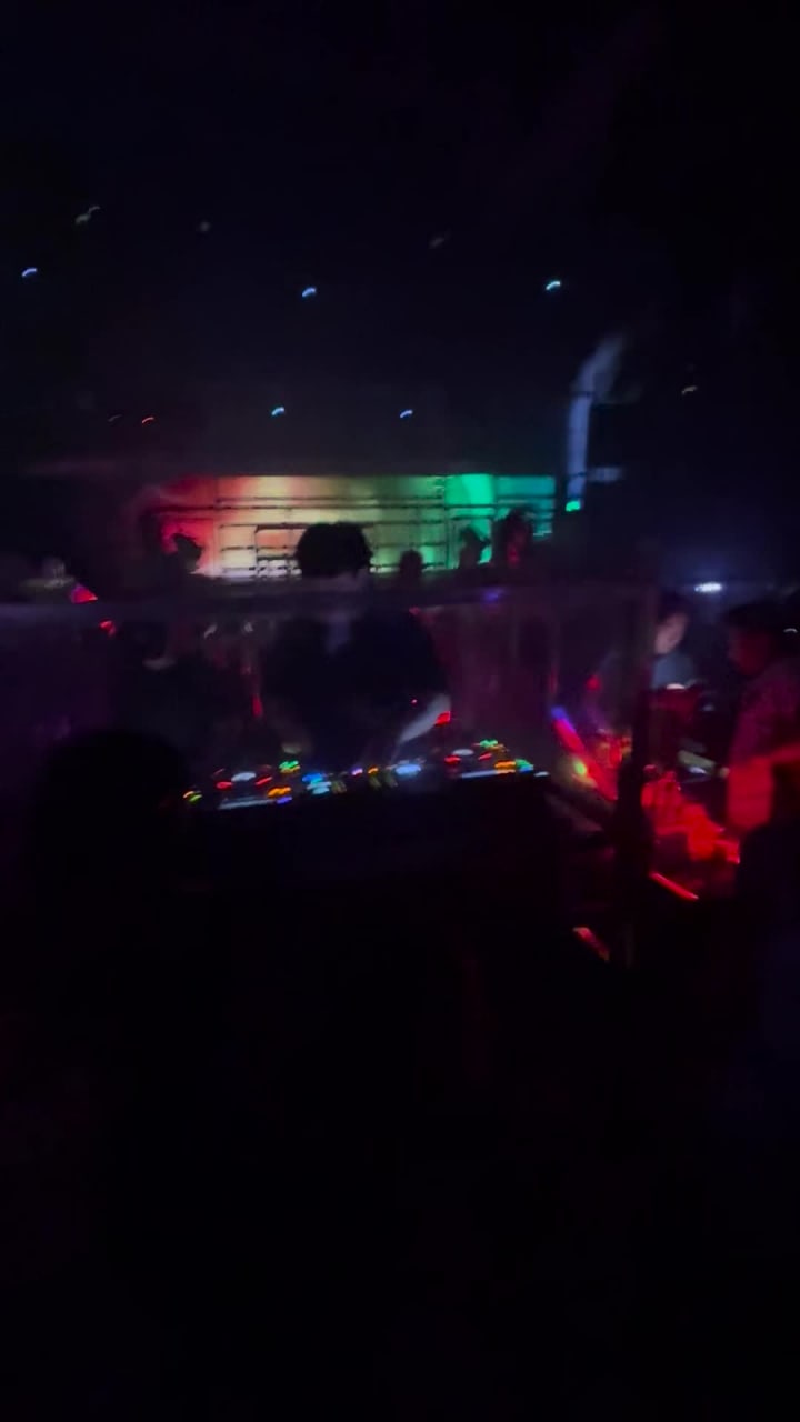 aura club hongdae (클럽아우라)