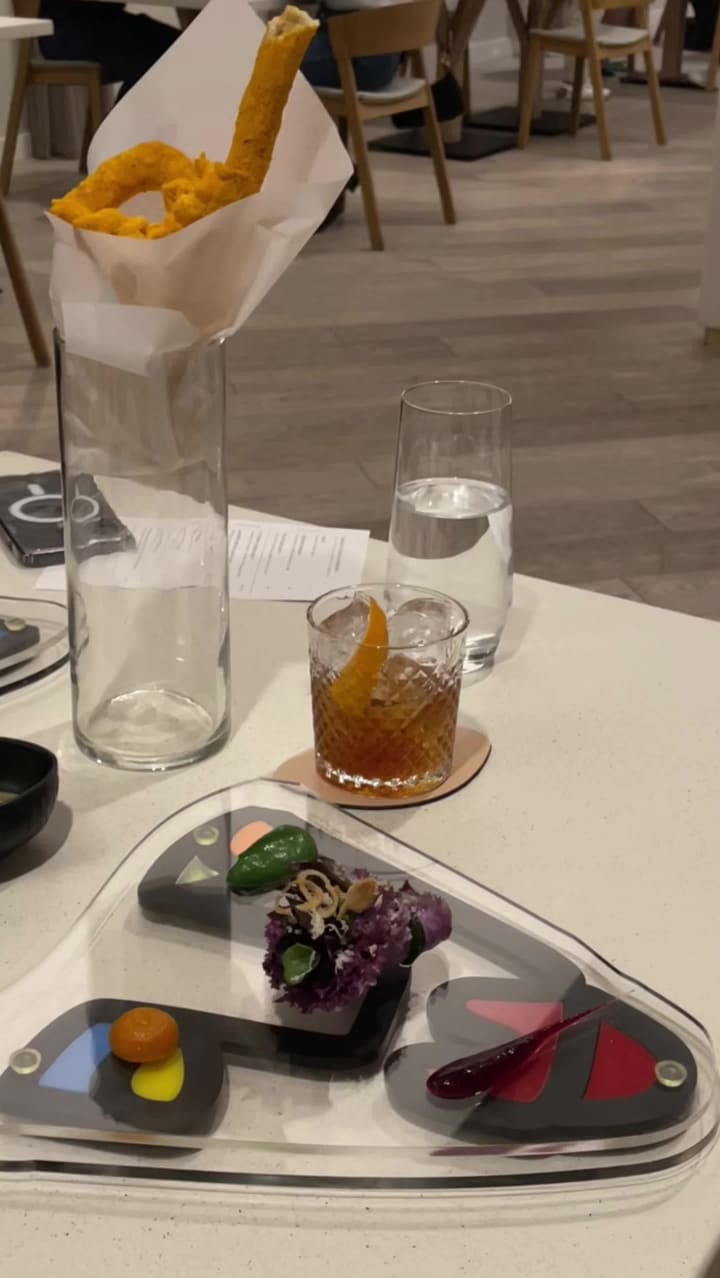 Video review of Esmé