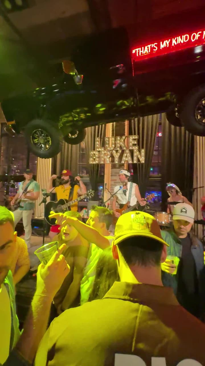 Luke's 32 Bridge Food + Drink