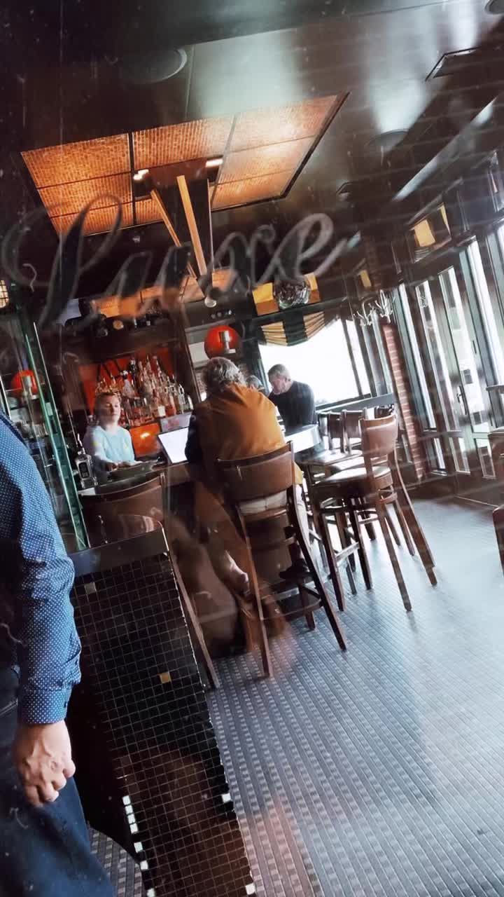 Luxe Bar and Grill