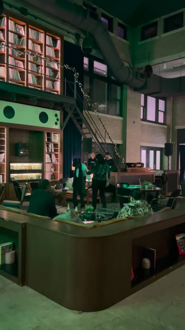 Video review of Eight & Sand