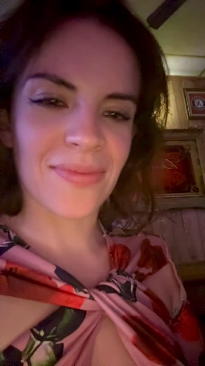 Video review of Gale's Central Club