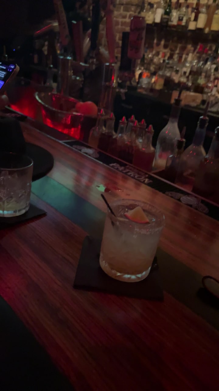 Video review of Dos Gatos