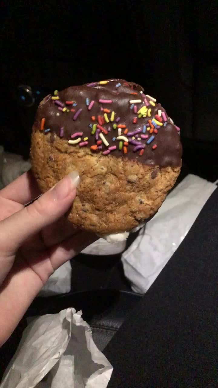 Video review of Erin McKenna's Bakery NYC