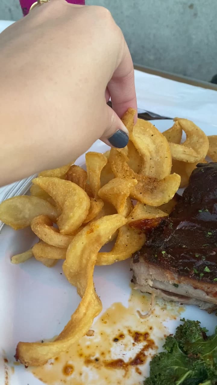 Video review of Shuckers Bar & Grill